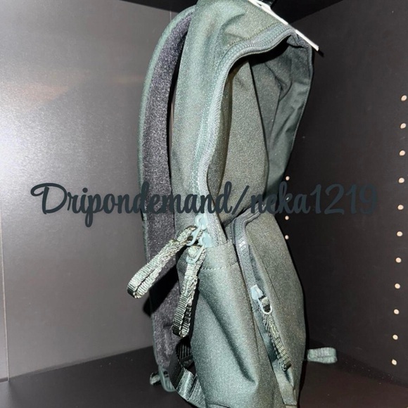 lululemon everything backpack Every day 2.0 23L (001) Interior Zippered And Slip Pockets Lululemon's Everywhere Backpack Is a